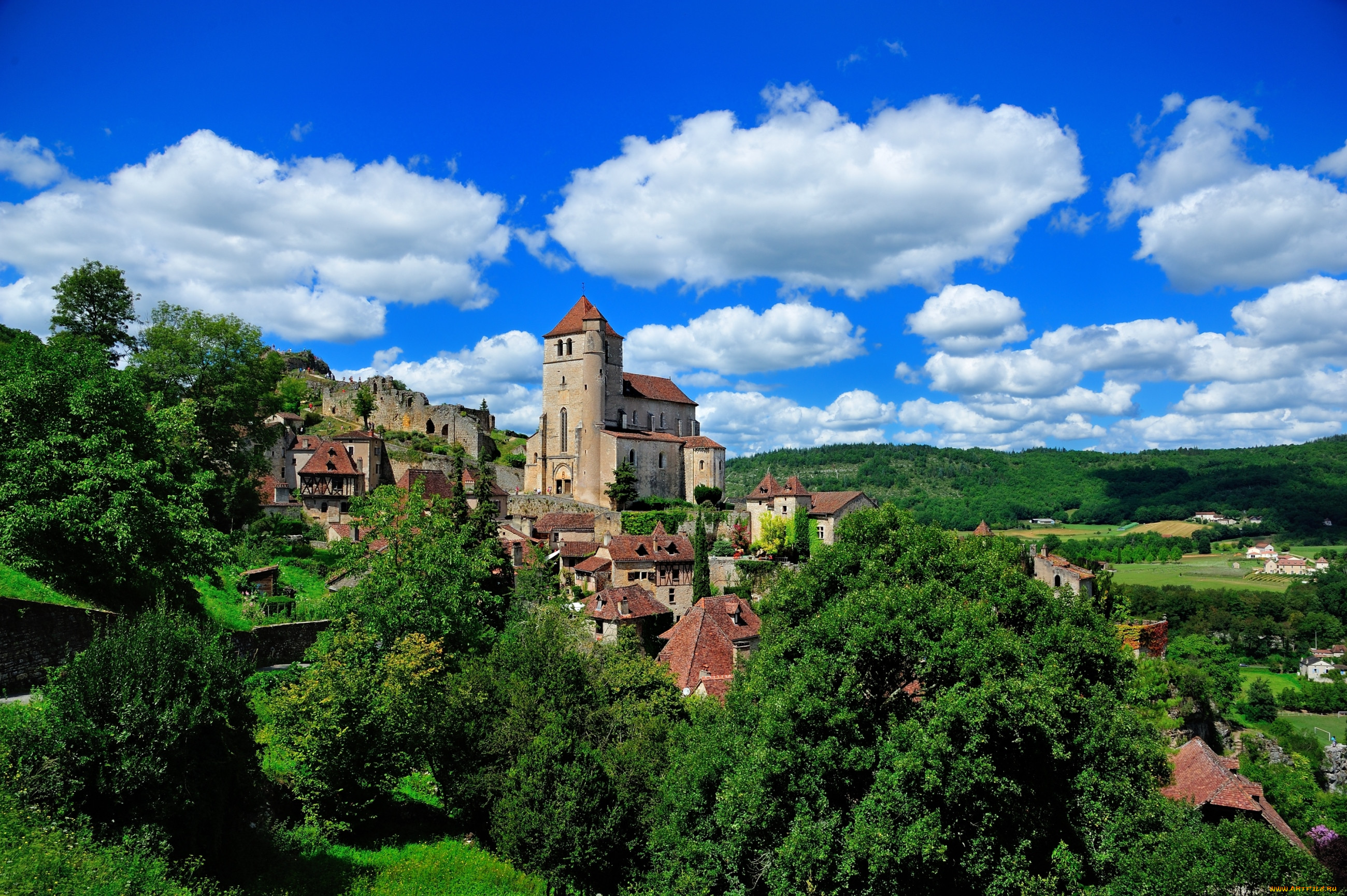 France lot. Сен Сирк Лапопи. Сент-Сирк-Лапопи, Франция. Сен Срик Наполи Франция. Деревня Бюзенваль Франция холмы.